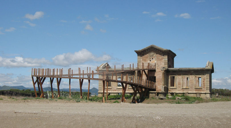 Conservació de les ruïnes de la caserna dels carabiners, semàfor i del seu entorn natural a la platja del prat de llobregat | Premis FAD 2010 | Ciutat i Paisatge